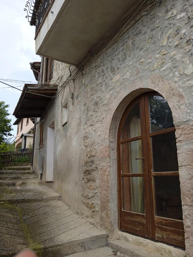 Appartamento Storico A Valle San Martino Di 斯波莱托 外观 照片