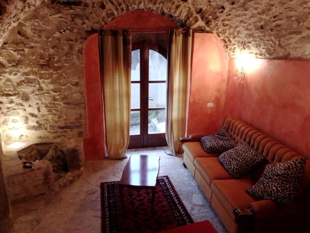 Appartamento Storico A Valle San Martino Di 斯波莱托 外观 照片