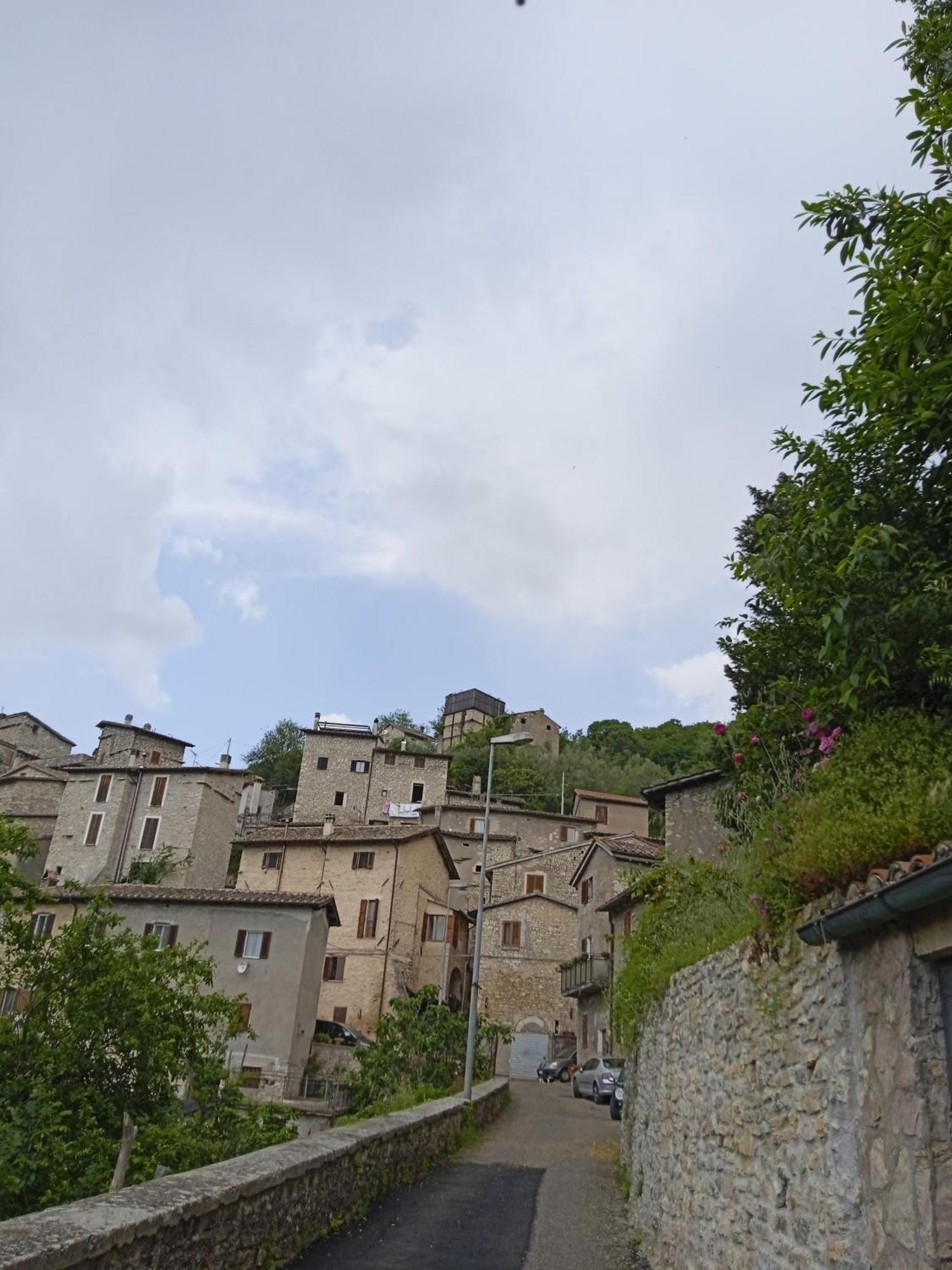 Appartamento Storico A Valle San Martino Di 斯波莱托 外观 照片