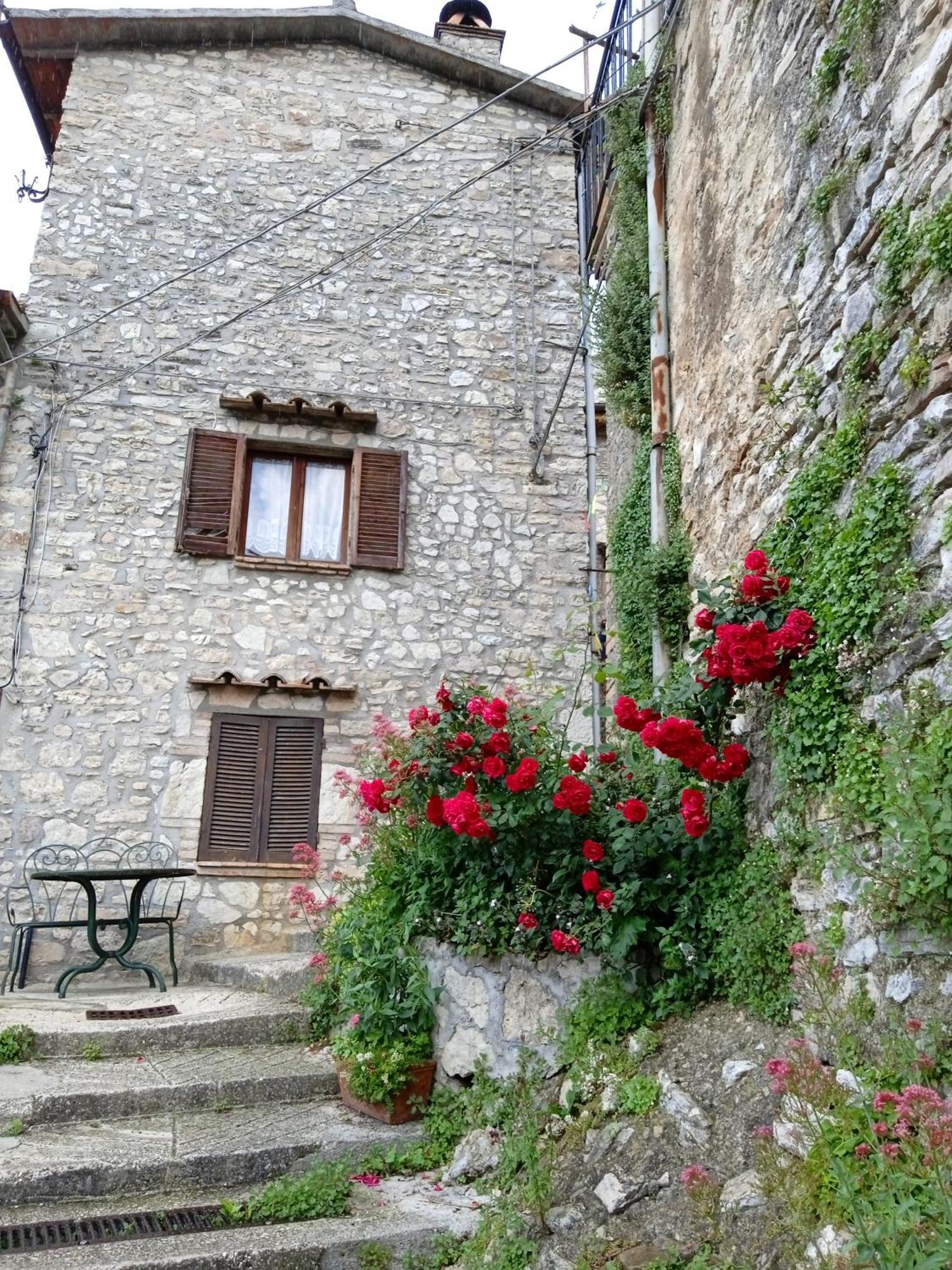 Appartamento Storico A Valle San Martino Di 斯波莱托 外观 照片