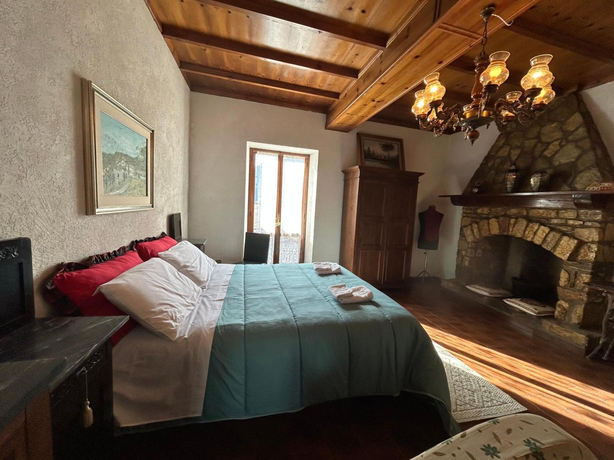 Appartamento Storico A Valle San Martino Di 斯波莱托 外观 照片