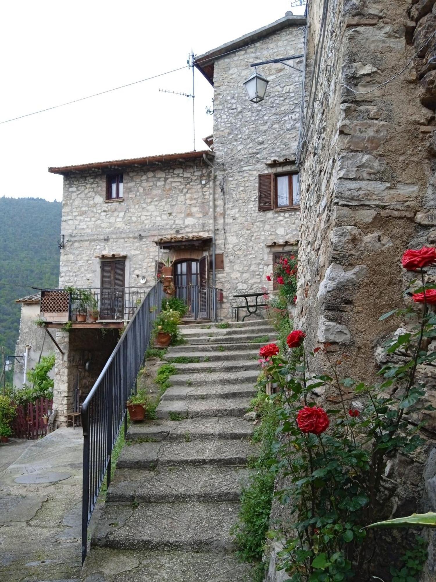 Appartamento Storico A Valle San Martino Di 斯波莱托 外观 照片